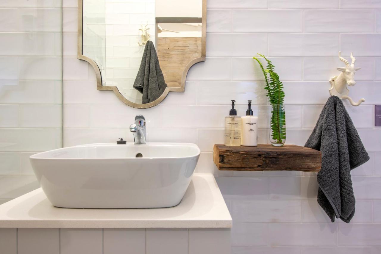 Driftwood By The Oyster Collection Villa Кентън он Сий Екстериор снимка